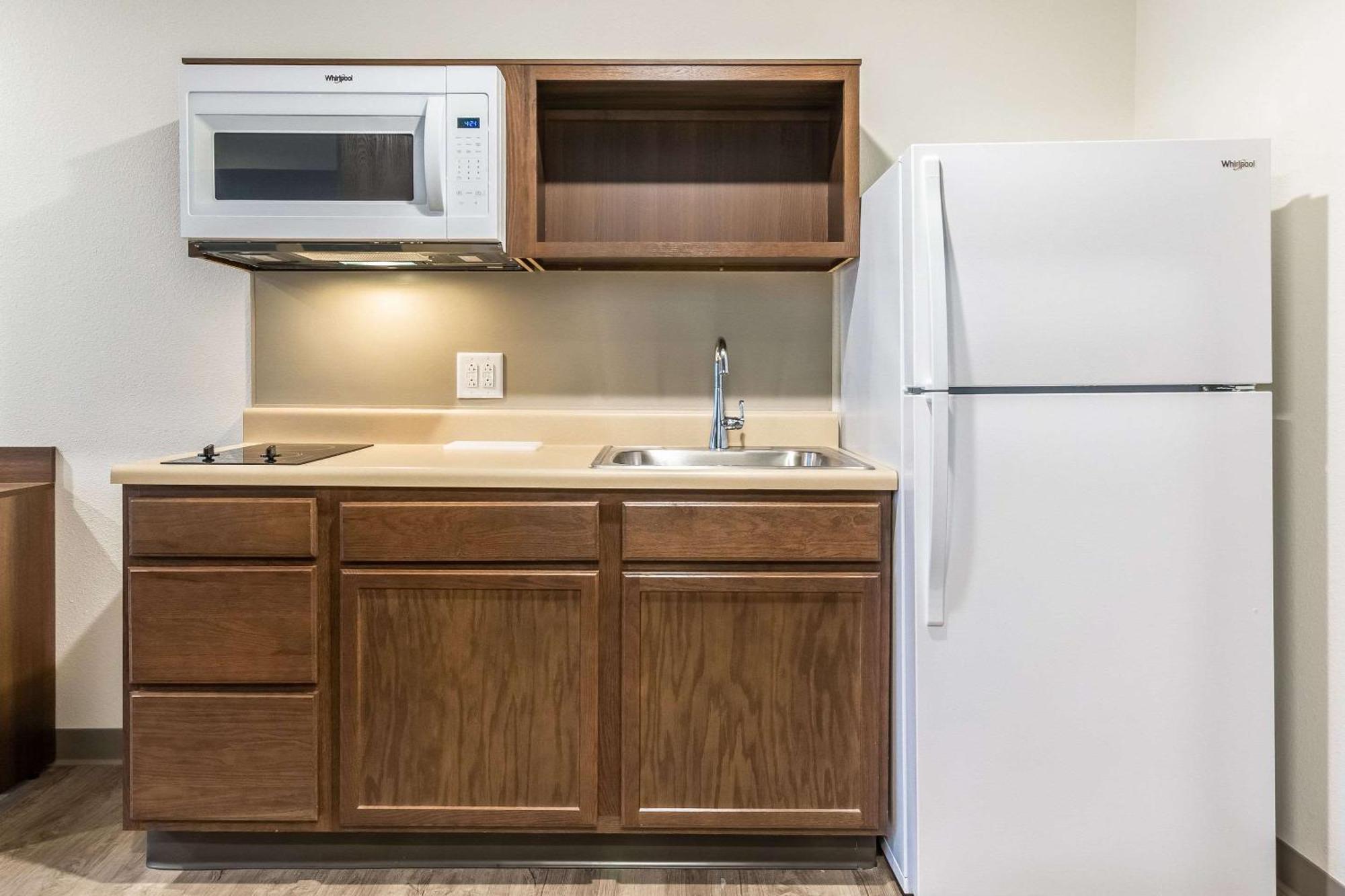 Woodspring Suites Indianapolis Castleton Room photo