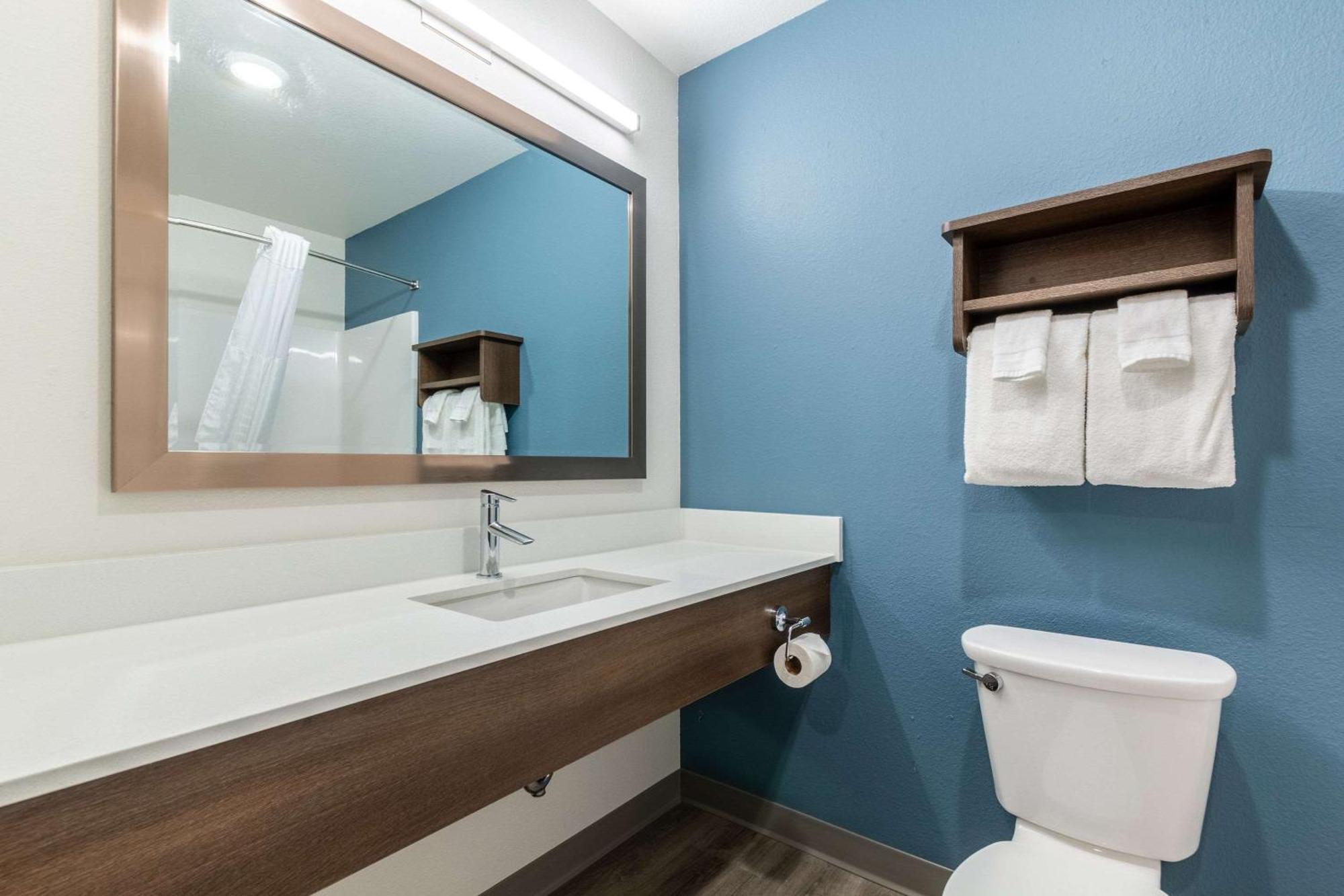 Woodspring Suites Indianapolis Castleton Room photo