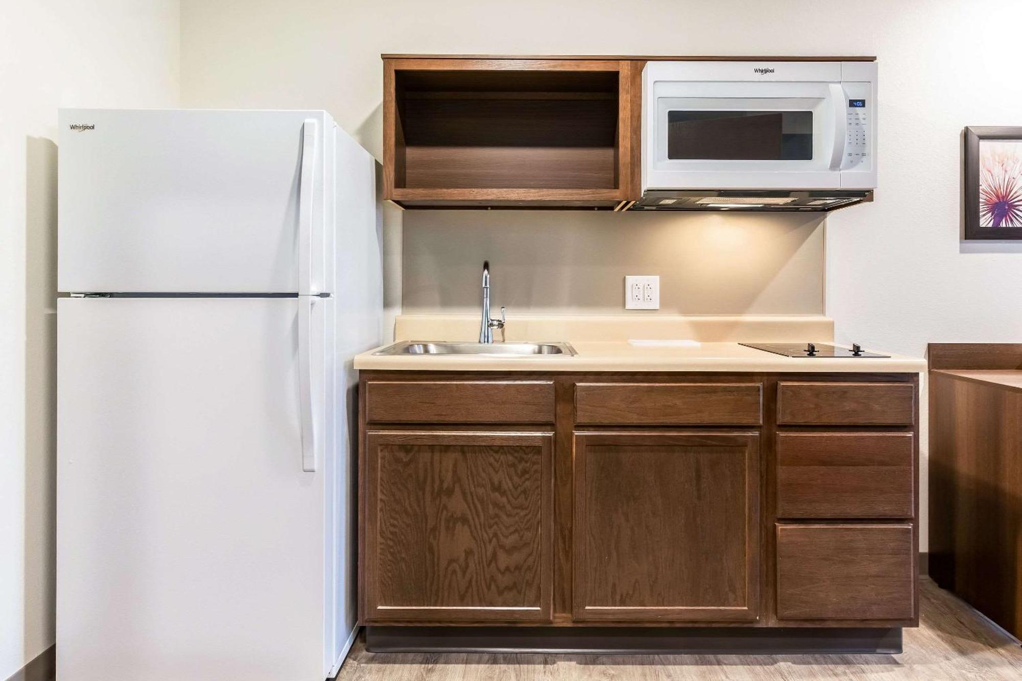 Woodspring Suites Indianapolis Castleton Room photo