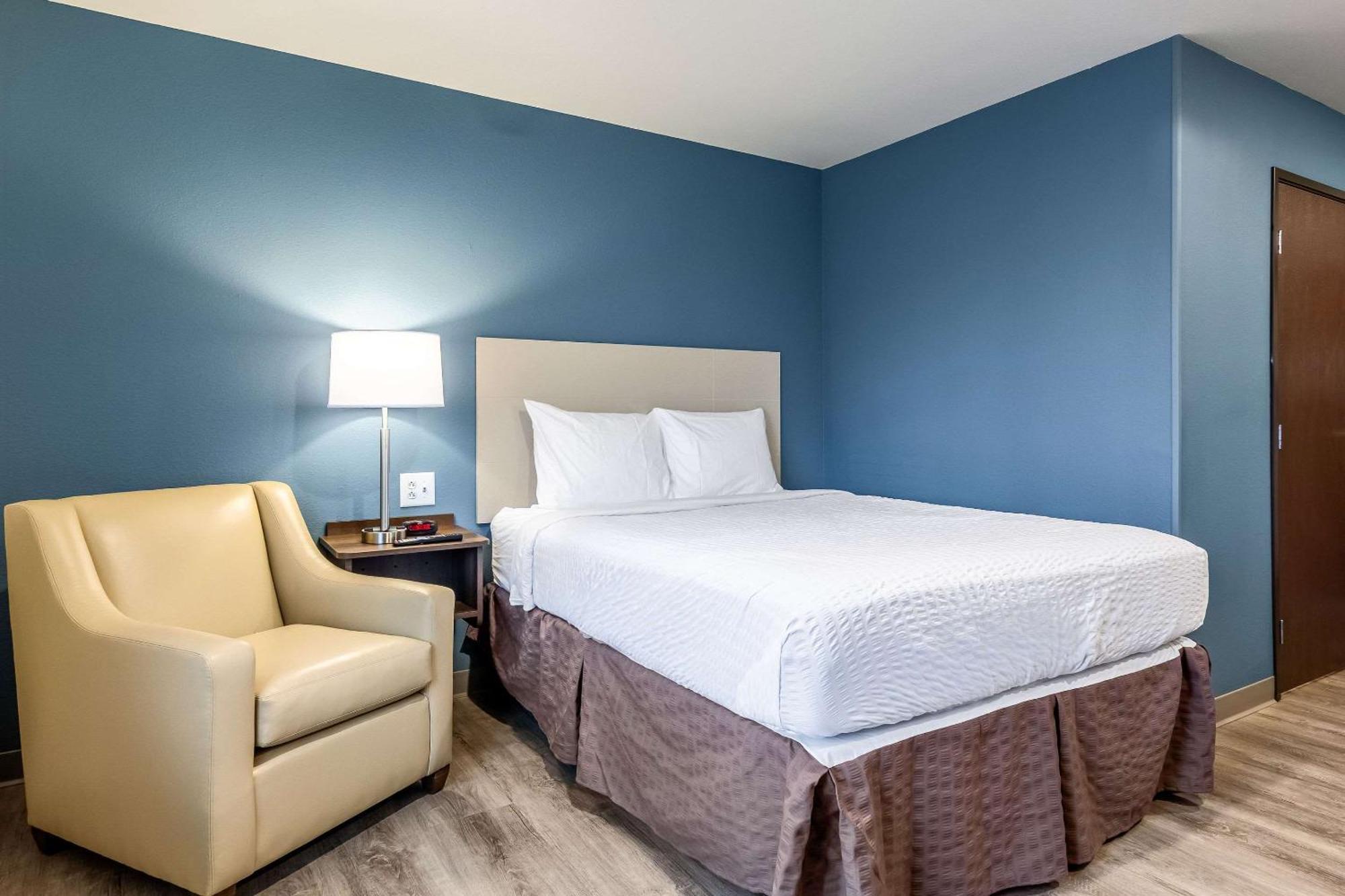Woodspring Suites Indianapolis Castleton Room photo